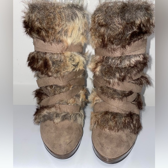 ALDO | Faux fur and faux suede strappy brown ankle boots with 10 cm thin heel - Picture 3 of 12